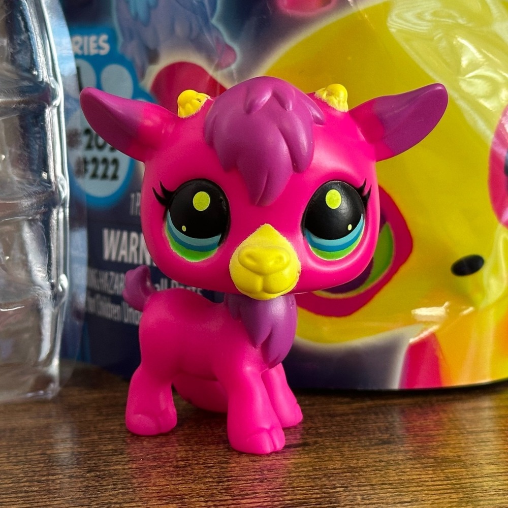 New Littlest Pet Shop LPS 216 Black Light Goat Purple Pink Glow Cute Farm